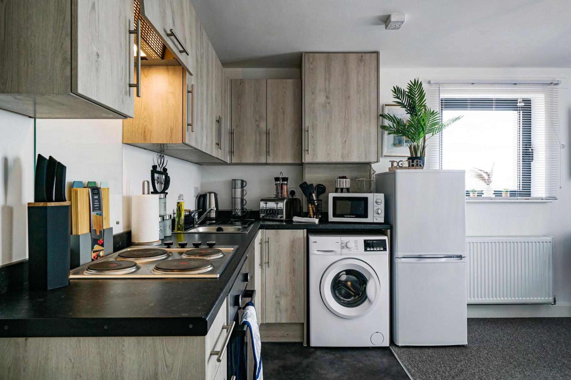 Modern Apartments With Free Parking Near Heathrow Colnbrook Exterior foto