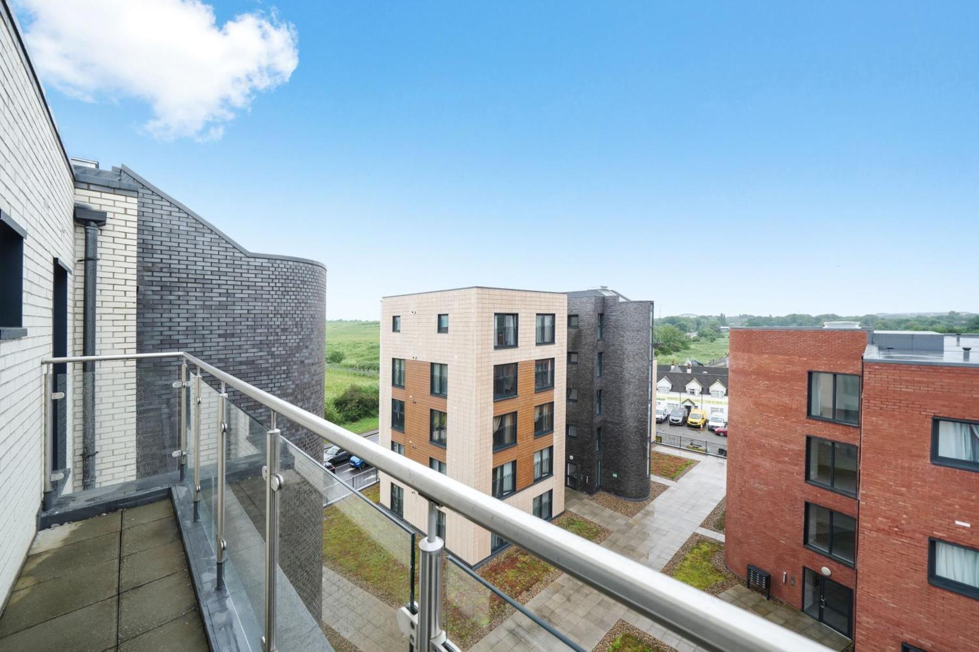 Modern Apartments With Free Parking Near Heathrow Colnbrook Exterior foto