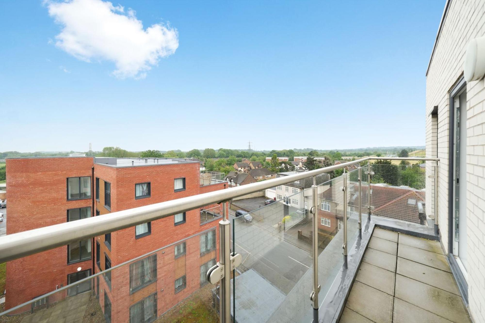 Modern Apartments With Free Parking Near Heathrow Colnbrook Exterior foto