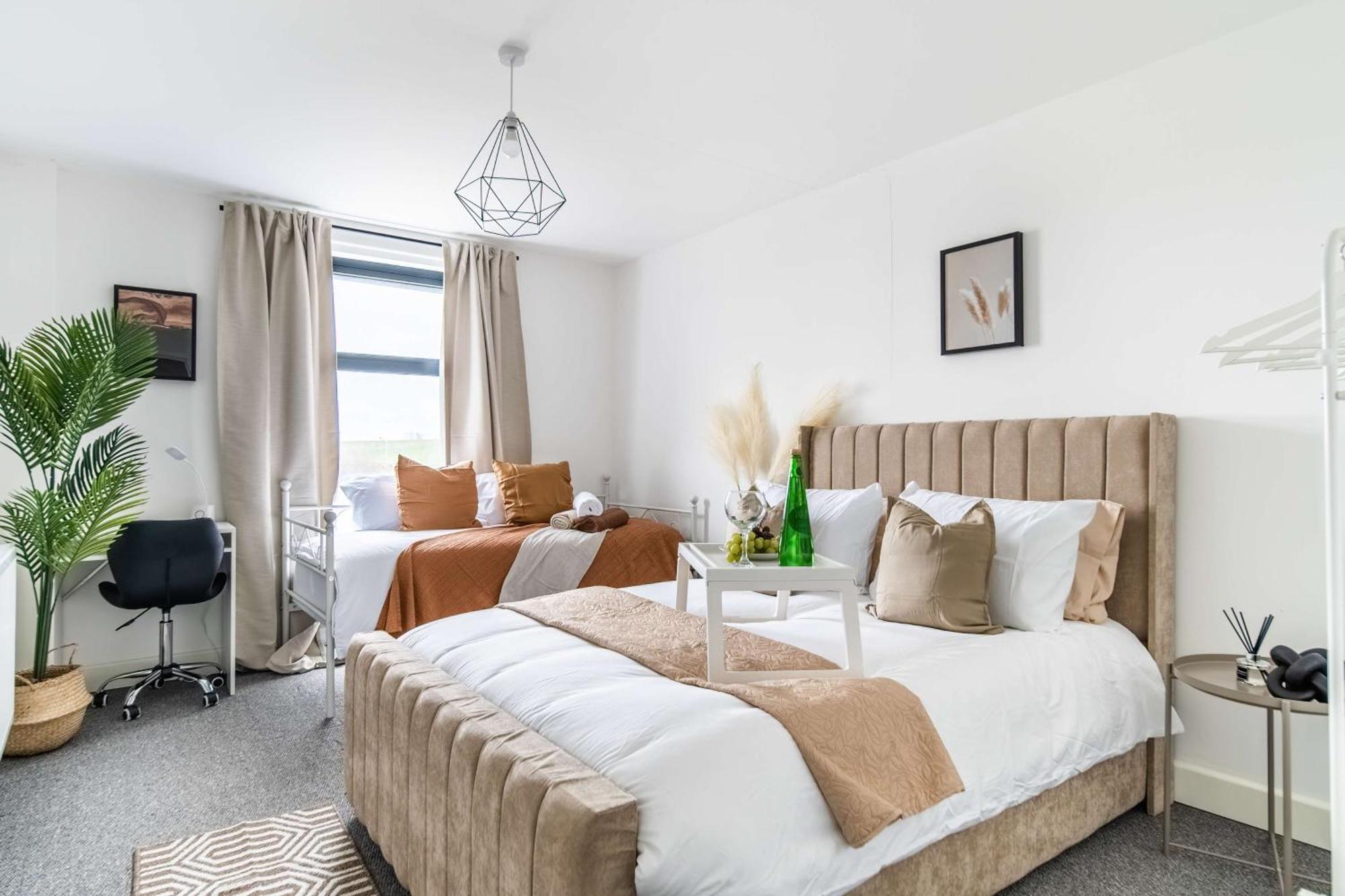 Modern Apartments With Free Parking Near Heathrow Colnbrook Exterior foto