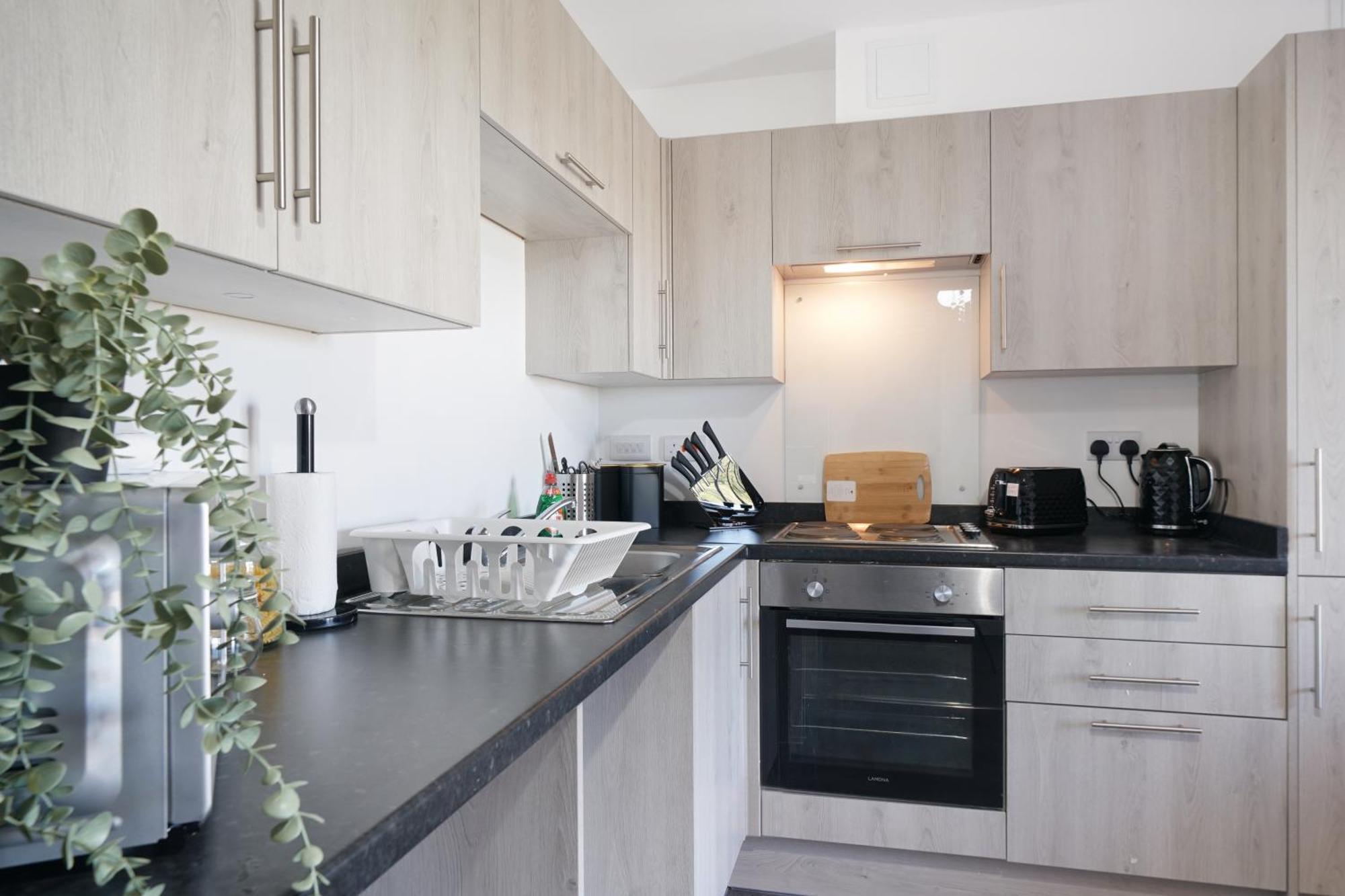 Modern Apartments With Free Parking Near Heathrow Colnbrook Exterior foto