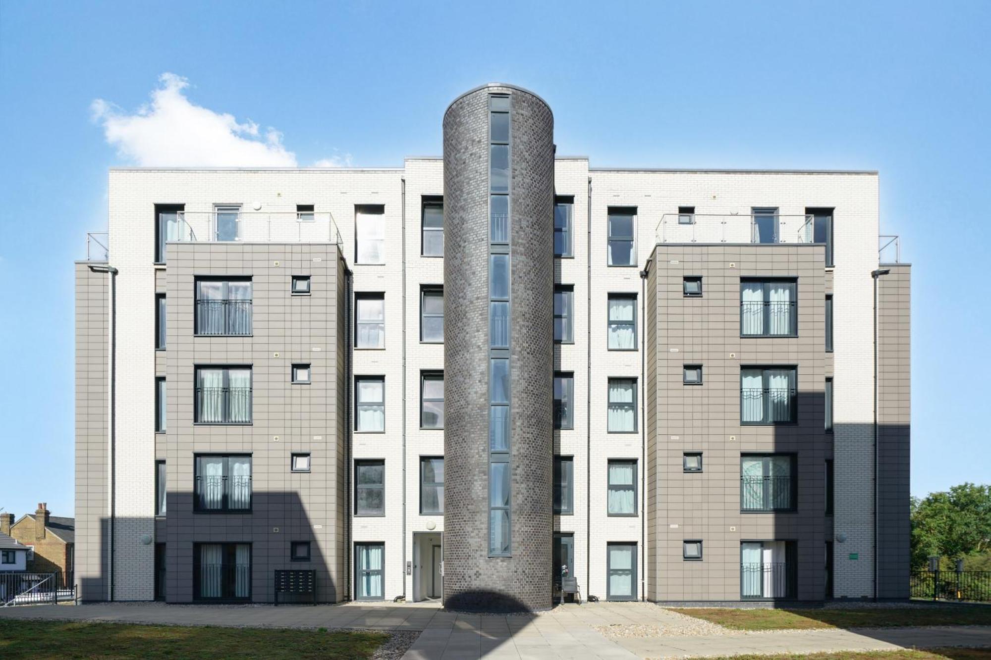 Modern Apartments With Free Parking Near Heathrow Colnbrook Exterior foto